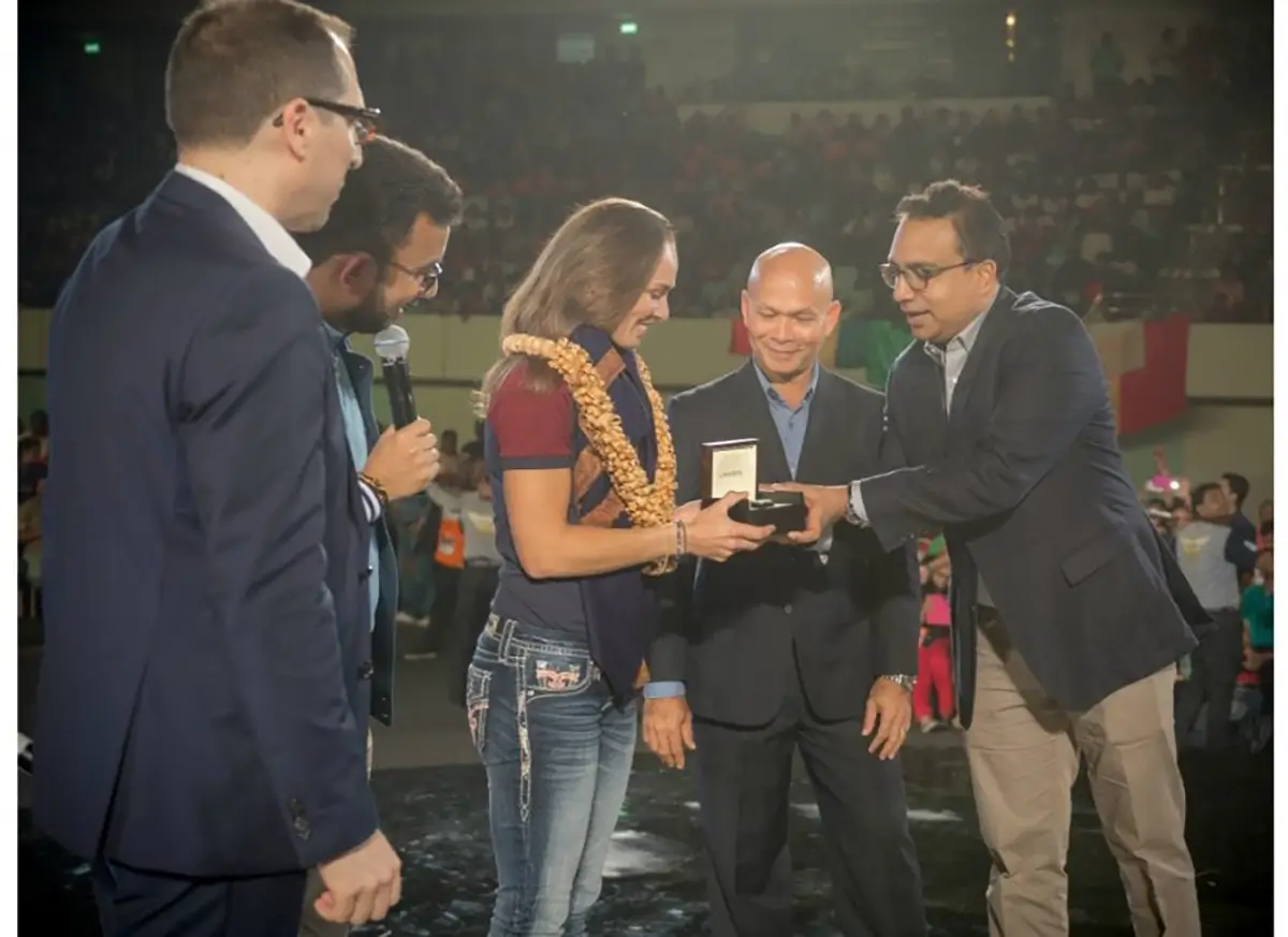 Martina Hingis Raises A Racquet At #Vuae15 2 Martina Hingis Raises a Racquet at #VUAE15