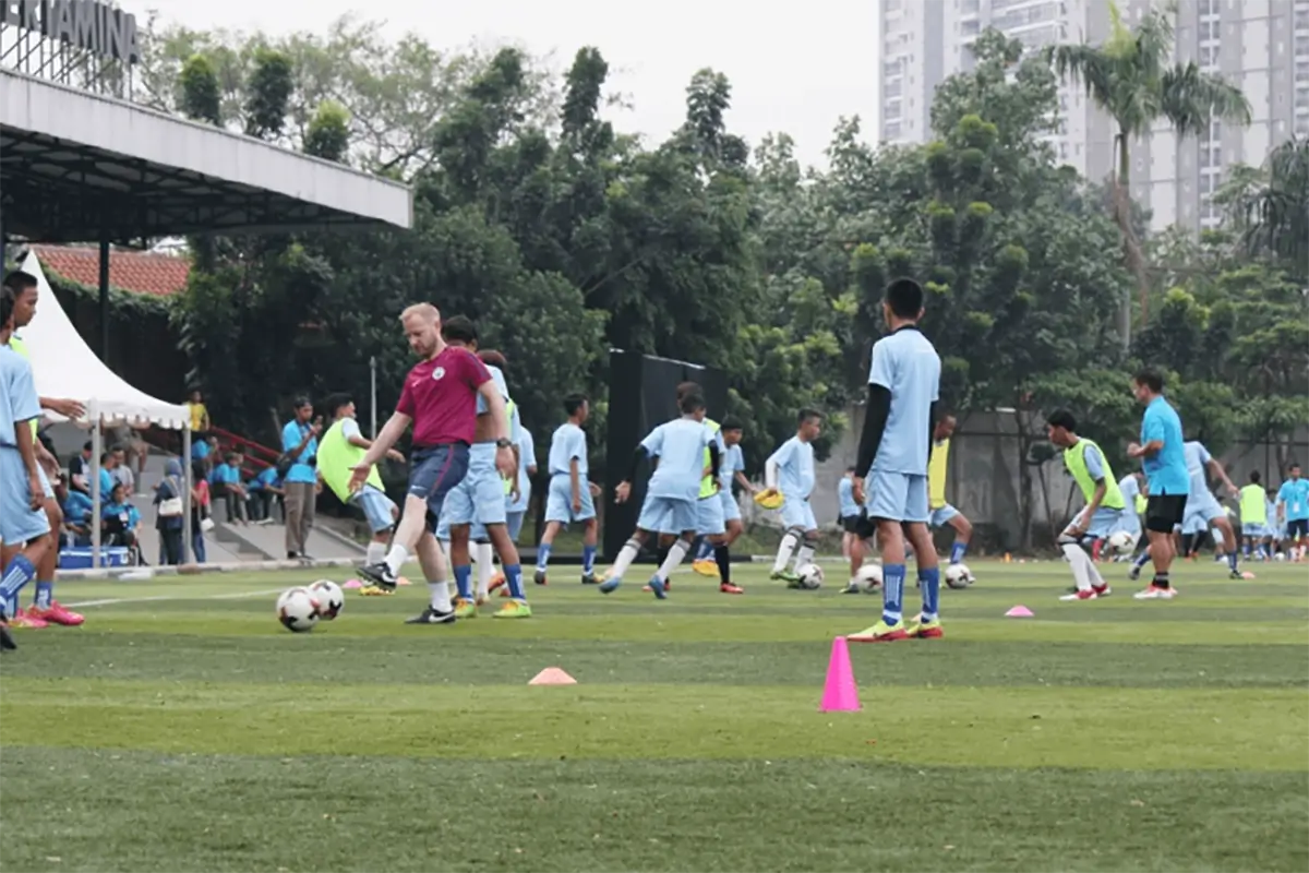 Qnet—Manchester City Deliver Football Coaching Clinic For Children 4 QNET