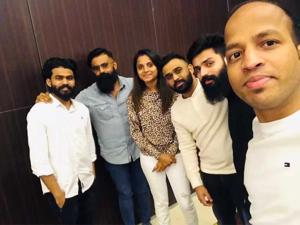 Gireesh Pushparajan with V council group selfie