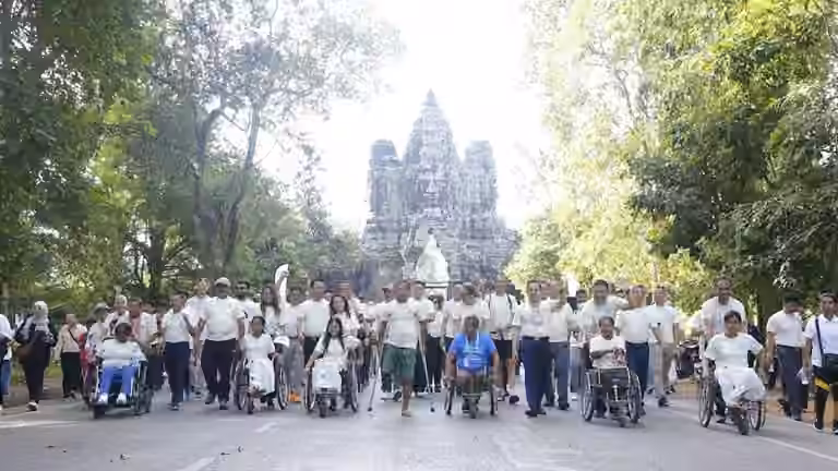 Participants in the march for a mine-free Cambodia sponsored by QNET, in front of Angkor Wat